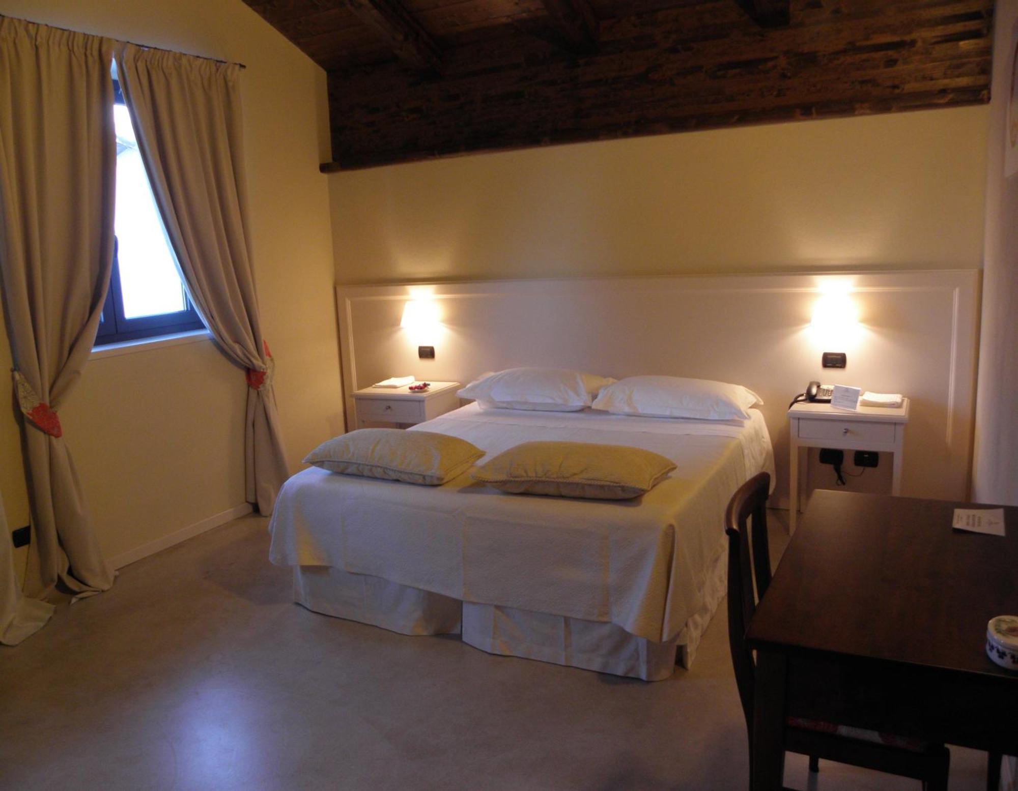 Albergo Della Ceramica Villanova Mondovì Szoba fotó