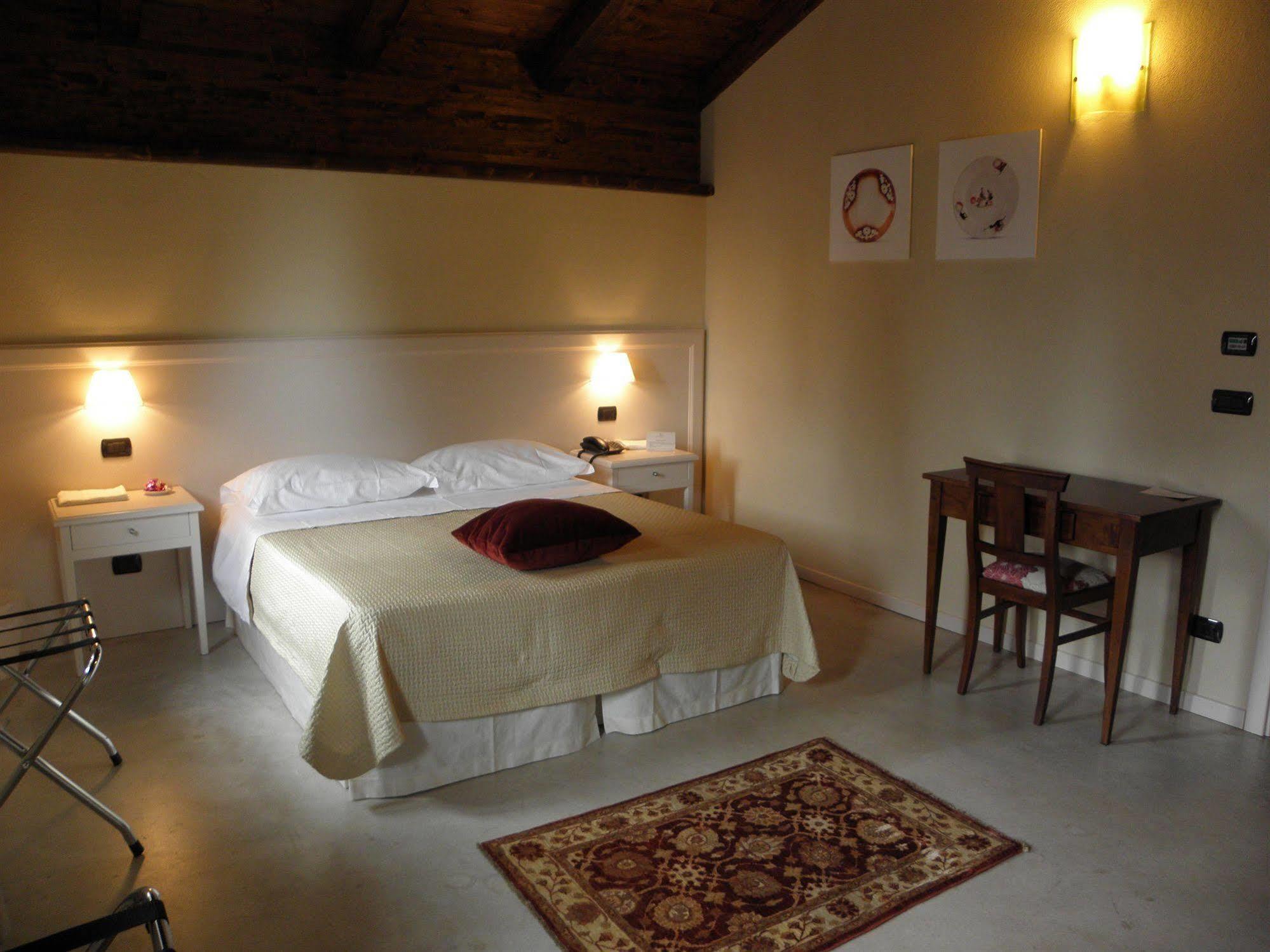 Albergo Della Ceramica Villanova Mondovì Kültér fotó